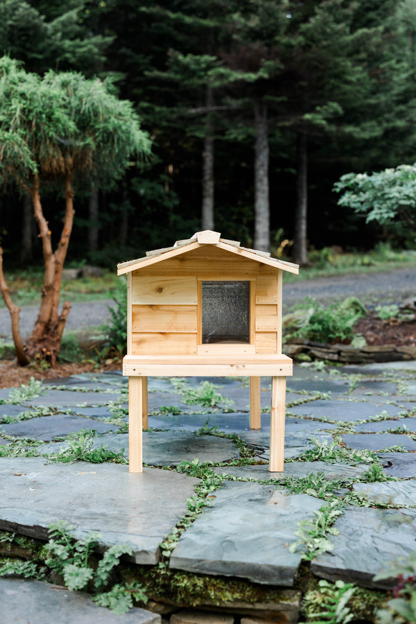 Large Outdoor Cat House with Deck & Extended Roof