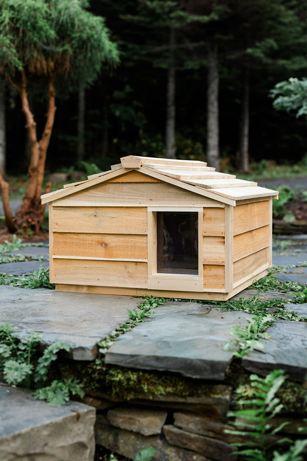 Outdoor cat house, wooden feral cat shelter, small dog house
