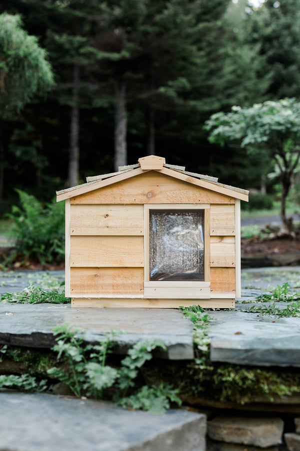 Large insulated outdoor cat house, wooden feral cat shelter