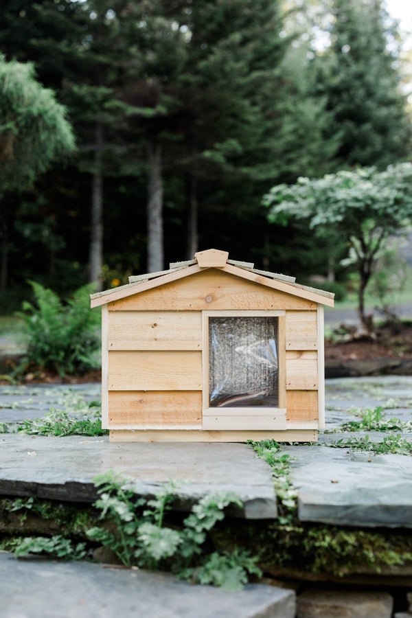 Large insulated outdoor cat house, wooden feral cat shelter