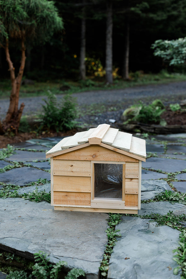 Large insulated outdoor cat house, wooden feral cat shelter