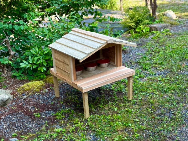 Wooden outdoor cat feeding station - Feral cat food shelter with elevated platform