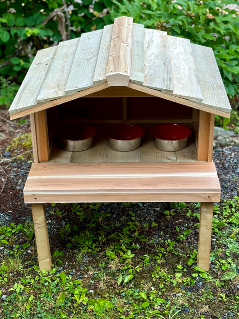 Wooden outdoor cat feeding station - Feral cat food shelter with elevated platform