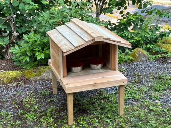 Wooden outdoor cat feeding station - Feral cat food shelter with elevated platform