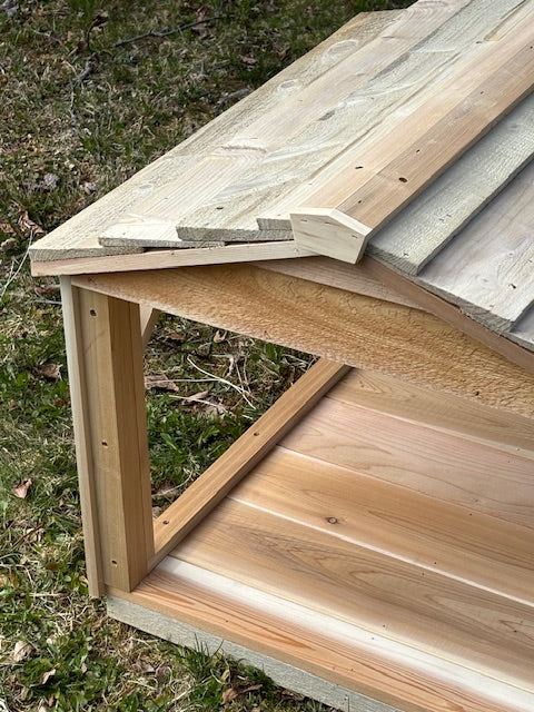 Cedar shelter dogzebo, food shelter, top view